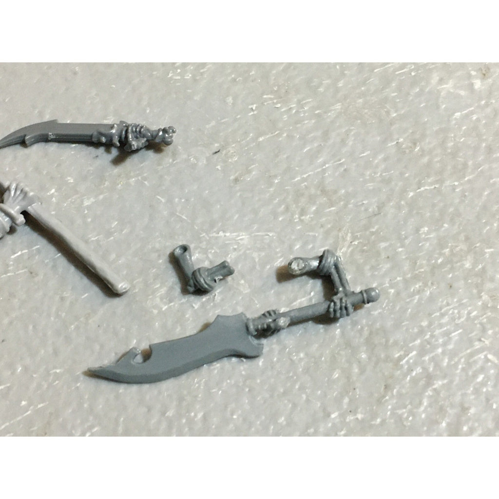 A23457 WARHAMMER FANTASY VAMPIRE COUNTS UNDEAD BITS LOT MIXED ARMS SPEARS GW