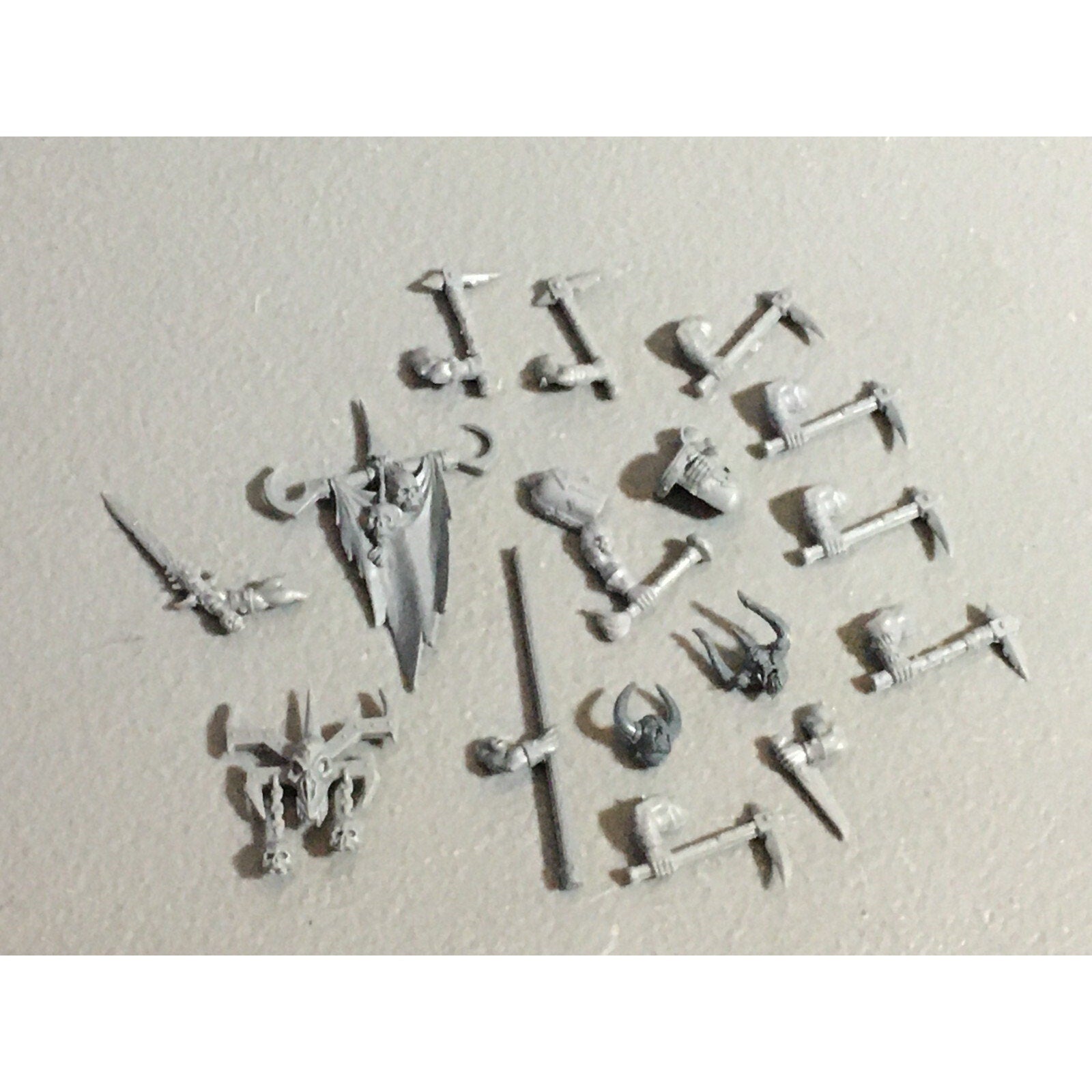 A22189 WARHAMMER FANTASY CHAOS MORTALS BITS LOT MIXED MARAUDER COMMAND & ARMS GW