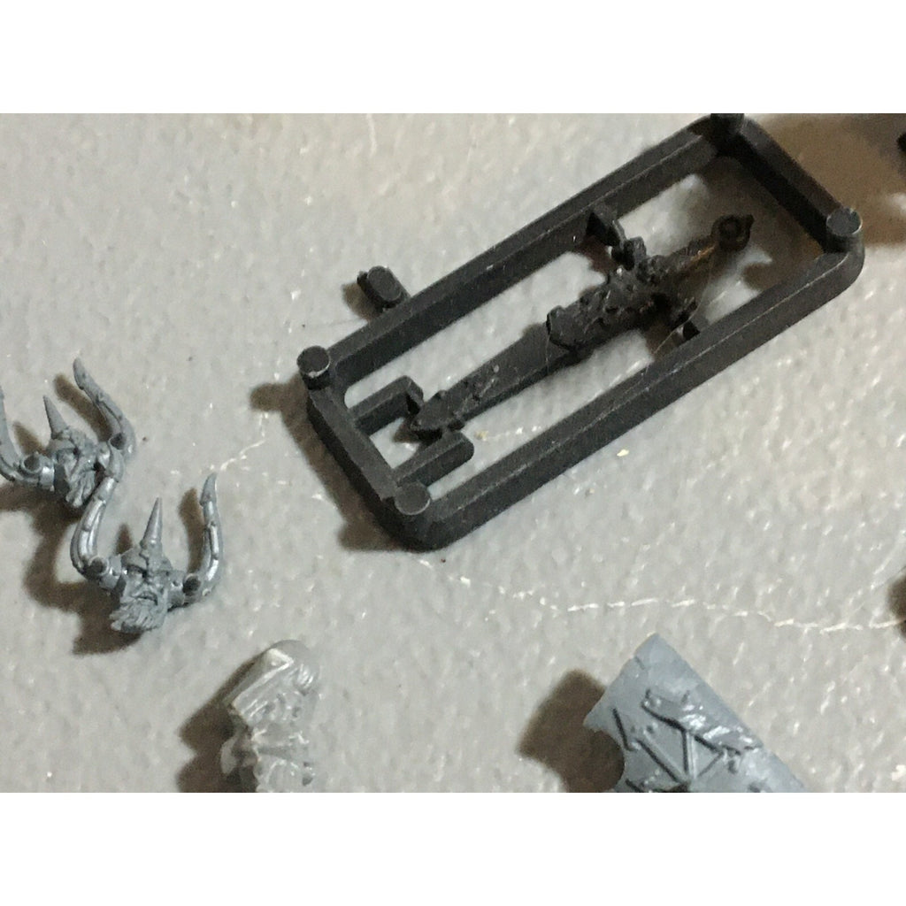 A21064 WARHAMMER FANTASY CHAOS MORTALS BITS LOT MARAUDERS WARRIORS FLAILS HEADS