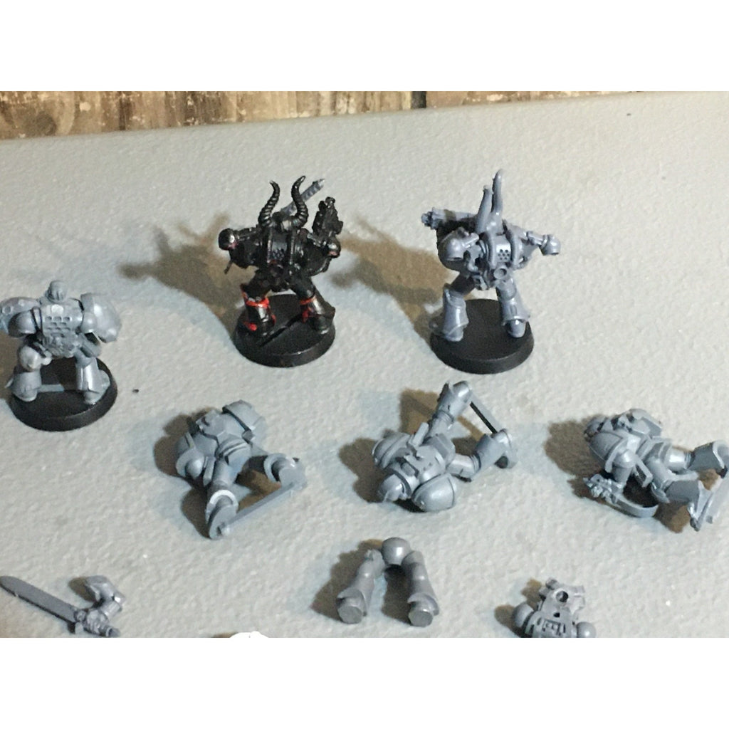 A31130 WARHAMMER 40K SPACE MARINES MIXED LOT INCOMPLETE & BITS + CHAOS