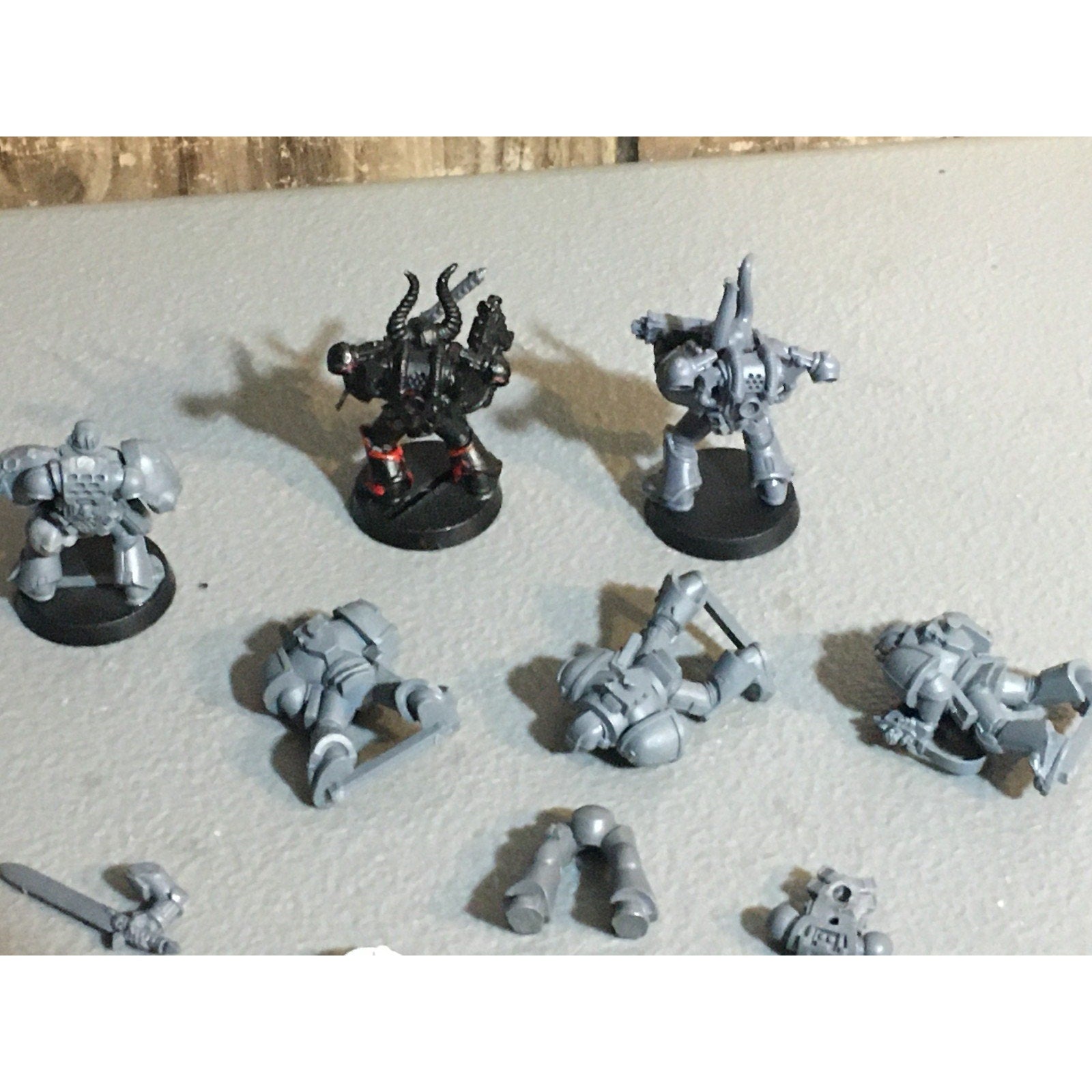 A31130 WARHAMMER 40K SPACE MARINES MIXED LOT INCOMPLETE & BITS + CHAOS