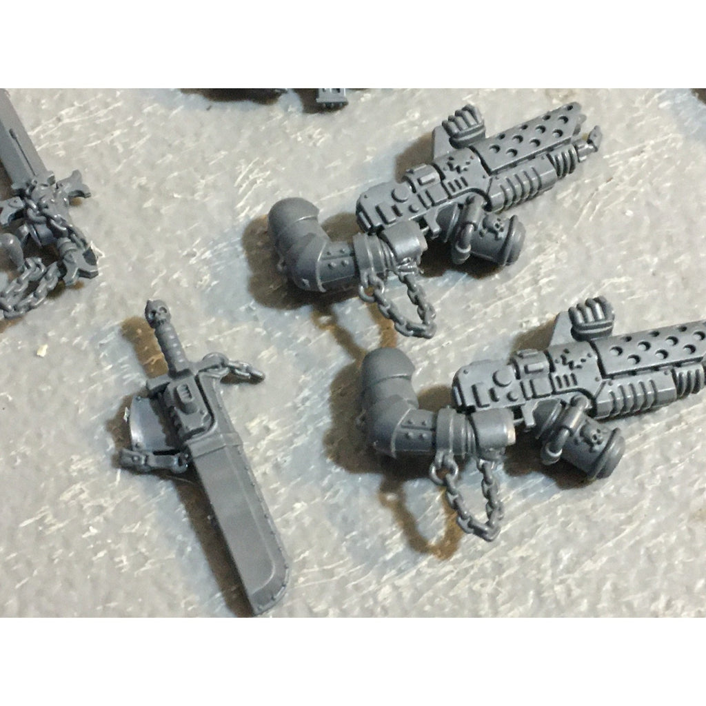 A29481 WARHAMMER 40K SPACE MARINES BLACK TEMPLARS BITS LOT BOLTER SWORD ARM GW