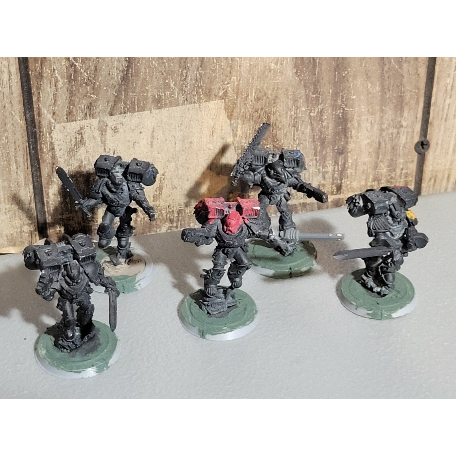 A18689 WARHAMMER 40K SPACE MARINES FINECAST VANGUARD VETERANS 5 PK