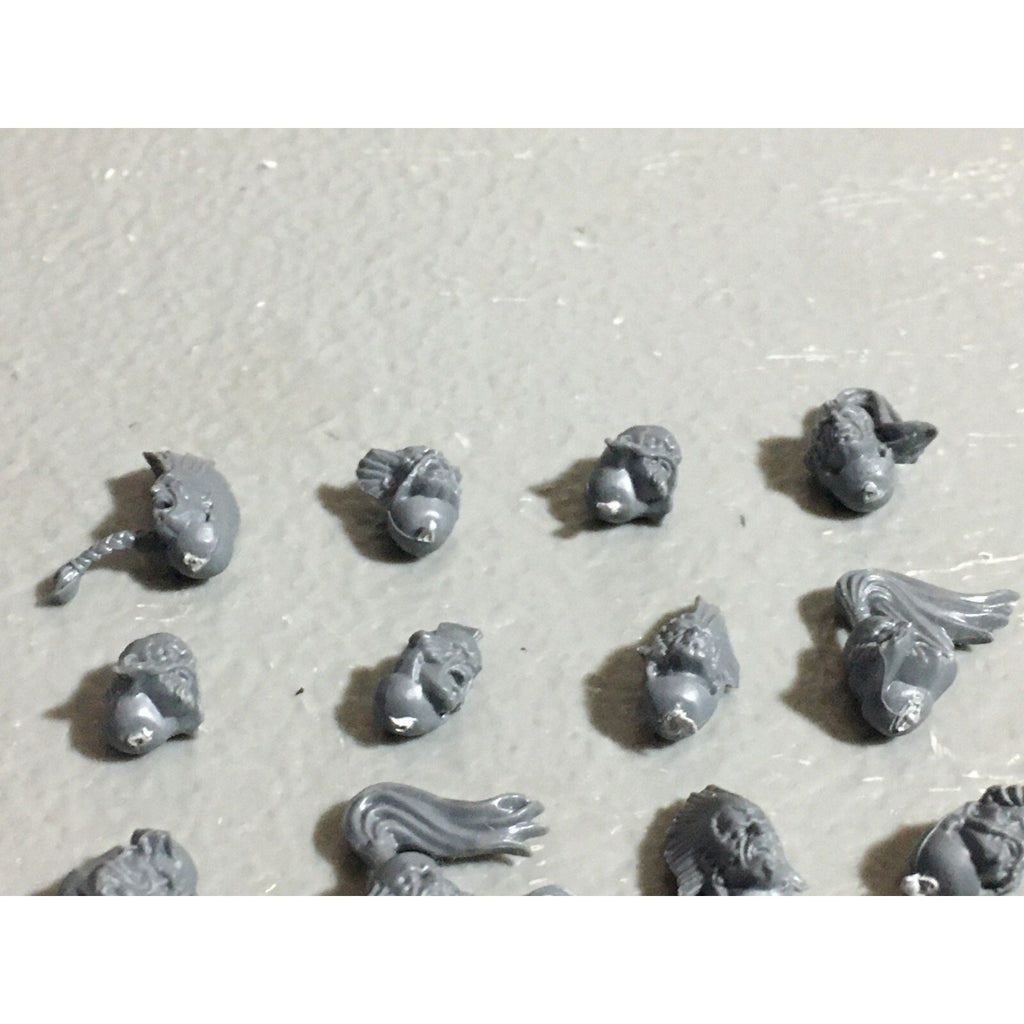 A22545 WARHAMMER 40K SPACE MARINES WOLVES BITS LOT HEADS GAMES WORKSHOP GW