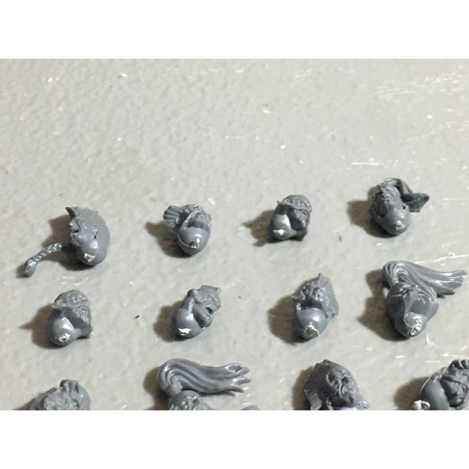 A22545 WARHAMMER 40K SPACE MARINES WOLVES BITS LOT HEADS GAMES WORKSHOP GW