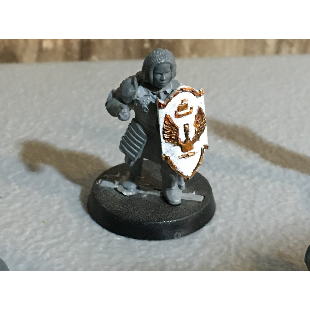 A32503 UNKNOWN PLASTIC MINIATURES MISS BASES HUMAN WARRIOR SOLDIER