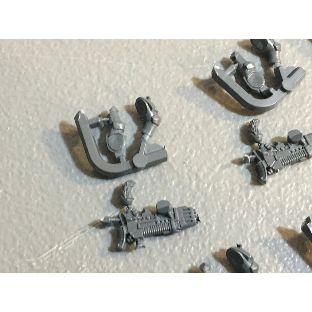 A29732 WARHAMMER 40K SPACE MARINES WOLVES BITS LOT PLAMSA GUNS W ARMS GW