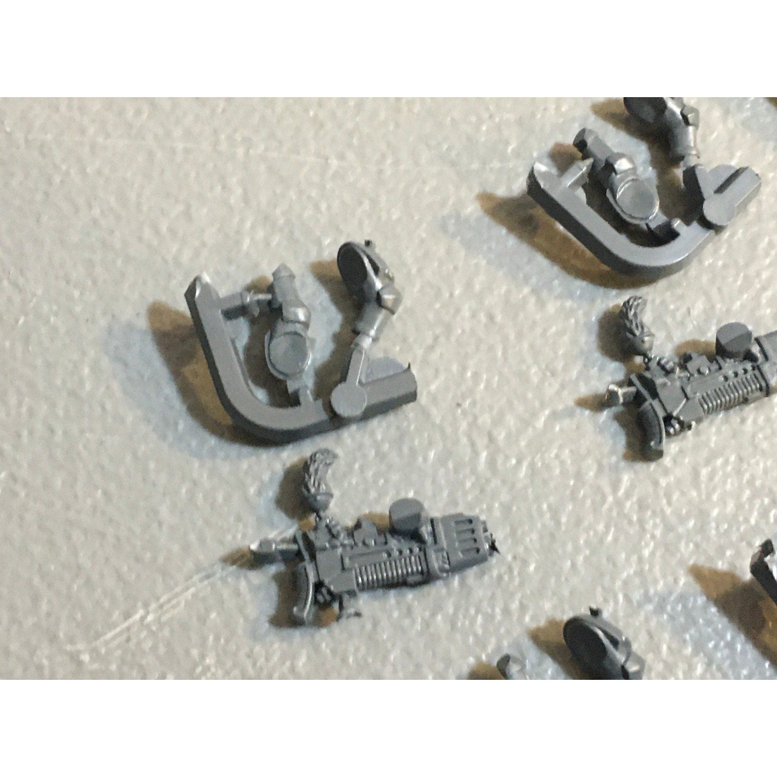 A29732 WARHAMMER 40K SPACE MARINES WOLVES BITS LOT PLAMSA GUNS W ARMS GW