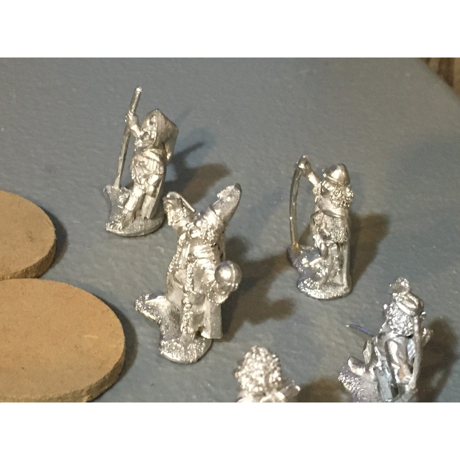 A32706 ALTERNATIVE ARMIES METAL MINIATURES CA2 HALFLING WALKING PARTY