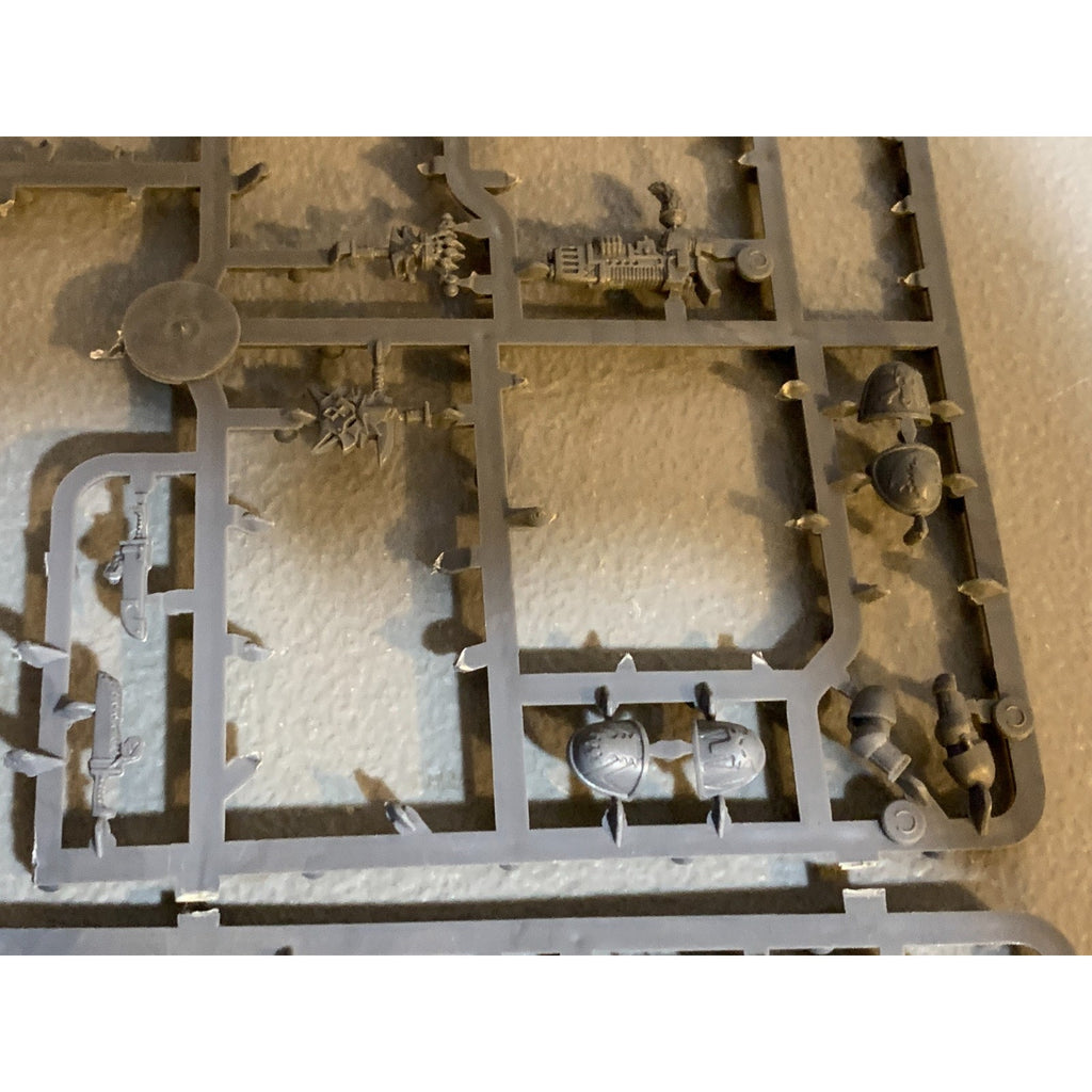 A28640 WARHAMMER 40K MARINES SPACE WOLVES FIRSTBORN HEADS ARMS BITS LO ...