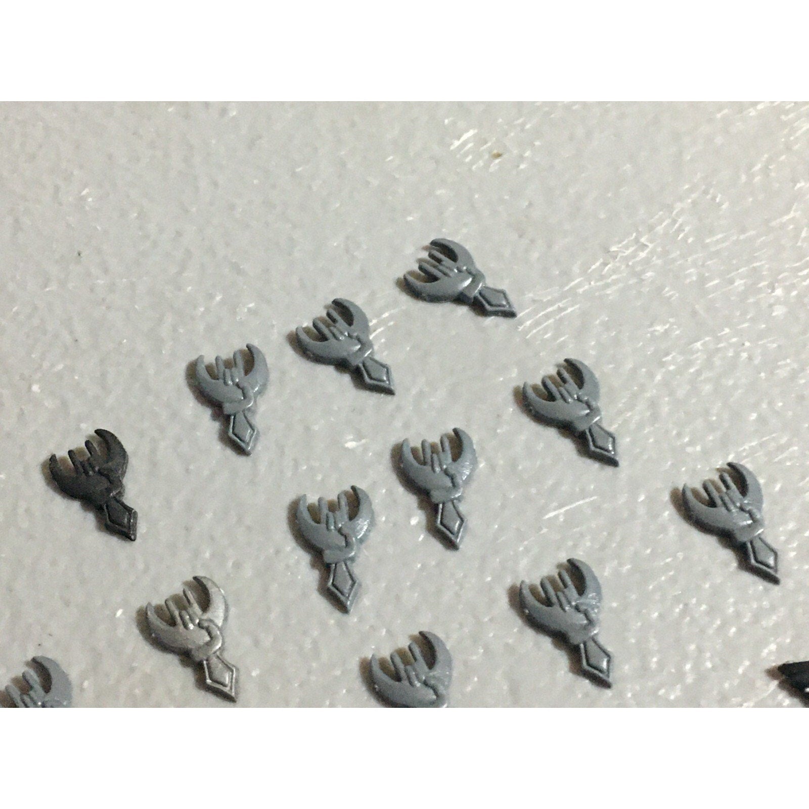 A22057 WARHAMMER FANTASY HIGH ELVES BITS LOT SHIELD ICONS GW GAMES WORKSHOP