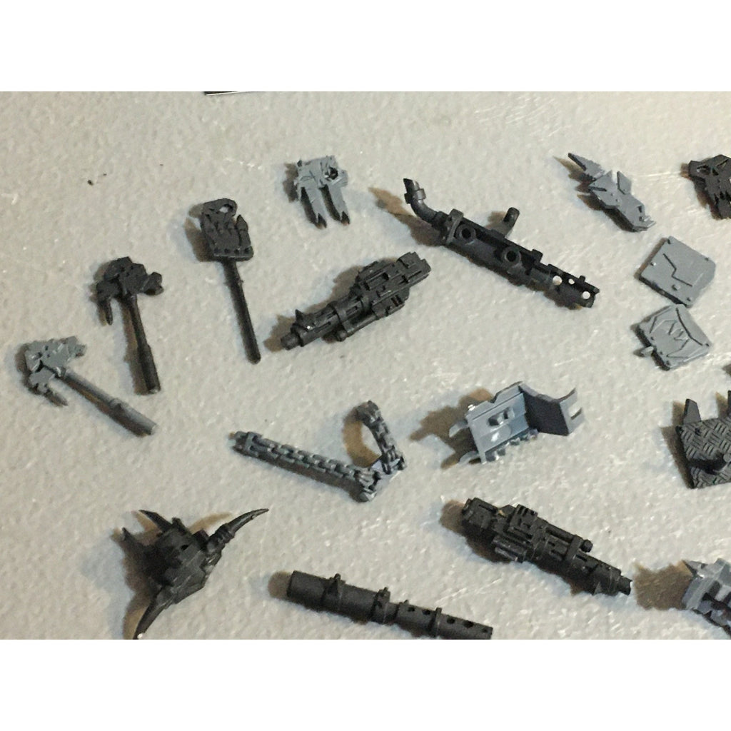A33587 WARHAMMER 40K SPACE ORKS BITS LOT MIXED TANK POLE ICON GW