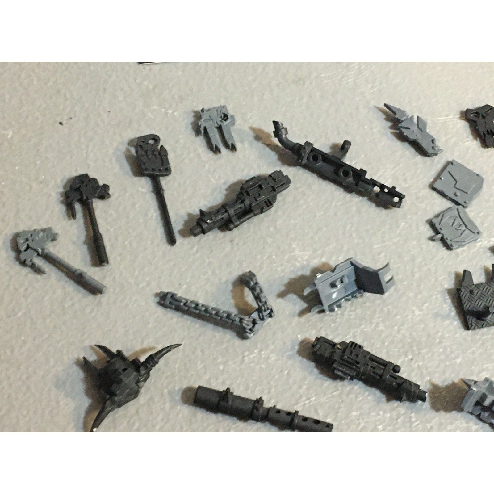 A33587 WARHAMMER 40K SPACE ORKS BITS LOT MIXED TANK POLE ICON GW