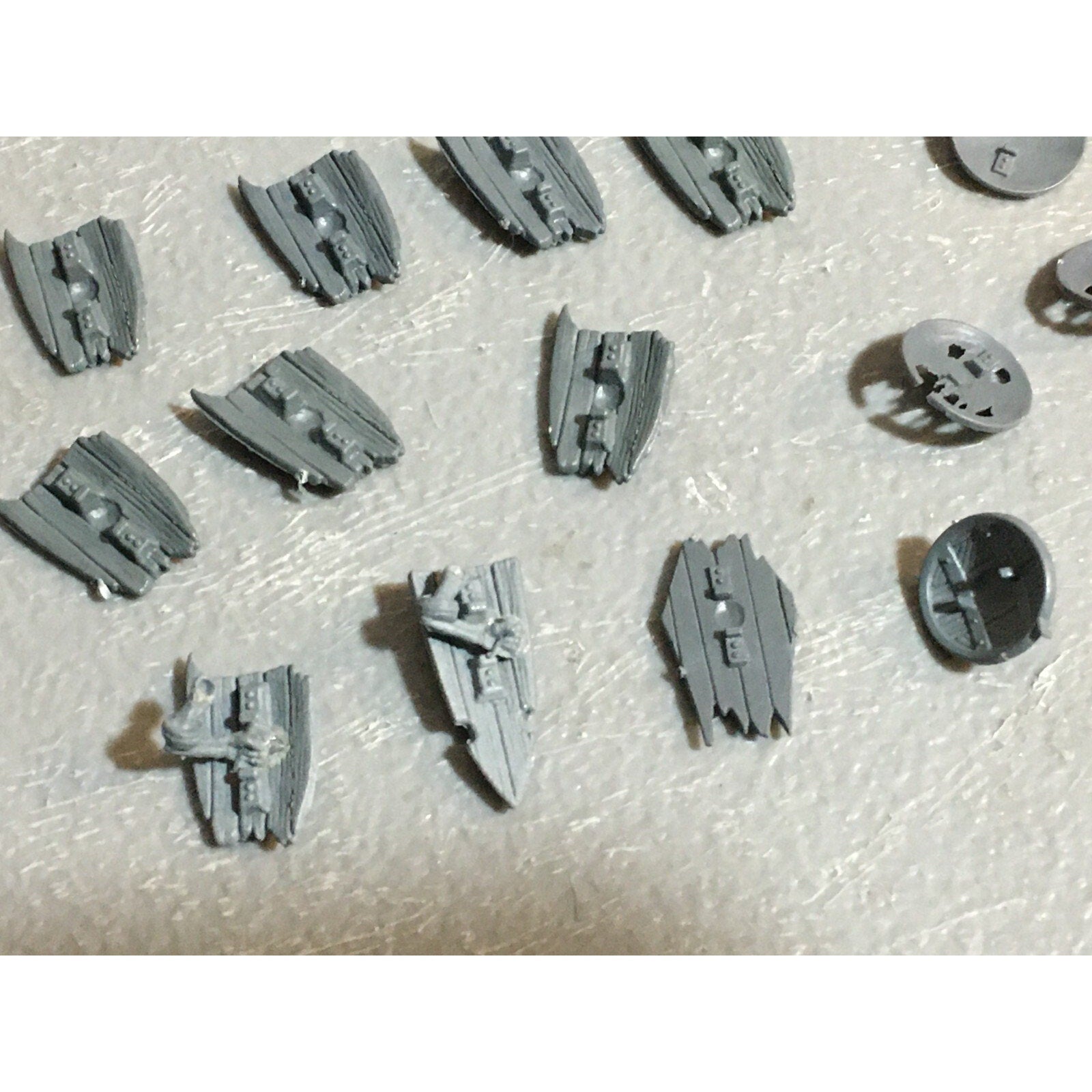 A23458 WARHAMMER FANTASY VAMPIRE COUNTS UNDEAD BITS LOT SHIELDS GW