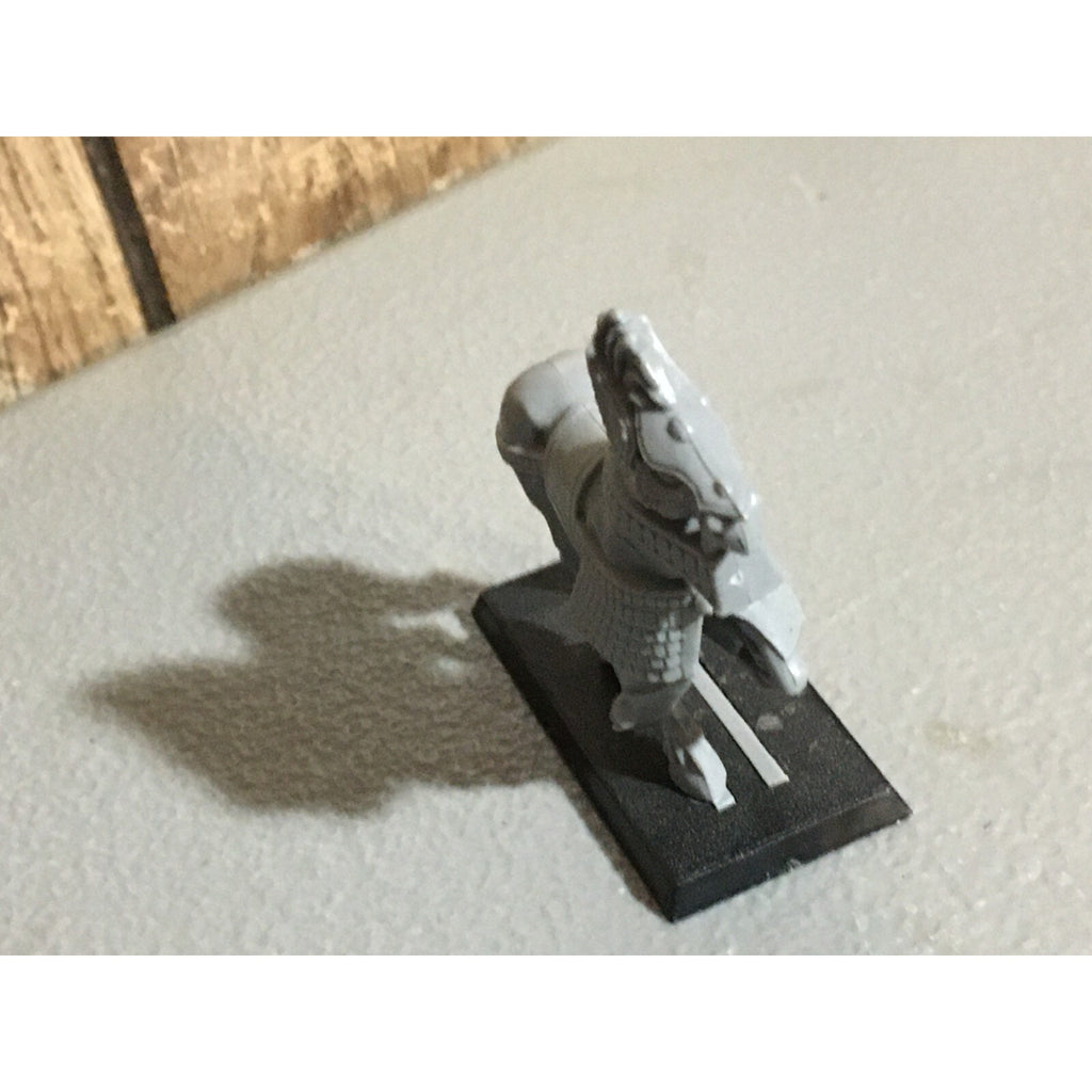 A23910 WARHAMMER FANTASY HIGH ELVES METAL MOUNTED CLASSIC MAGE MISS HAND TAIL