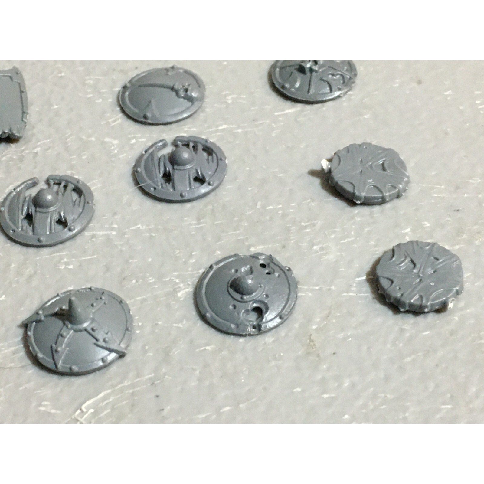 A23458 WARHAMMER FANTASY VAMPIRE COUNTS UNDEAD BITS LOT SHIELDS GW