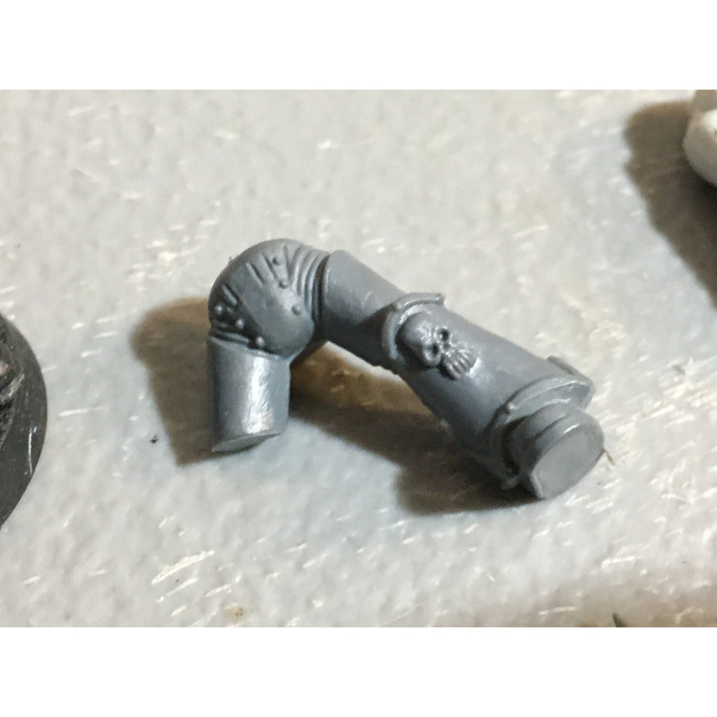 A23244 WARHAMMER 40K CHAOS SPACE MARINES BITS LOT VEHICLE SPIKES LEGS ARMS GW
