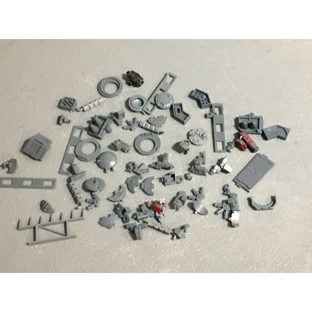 A24525 WARHAMMER 40K SPACE MARINES BITS LOT TANKS LIDS ACCESSOIRES