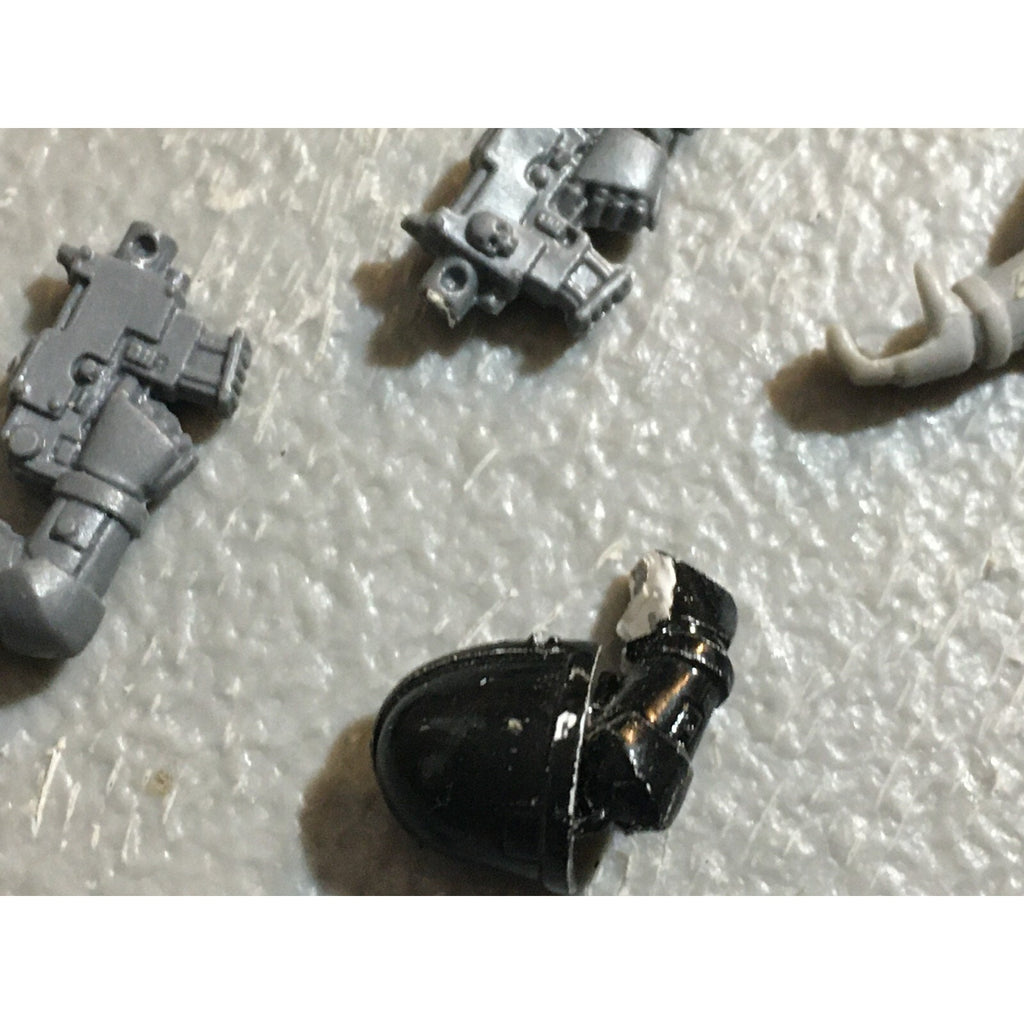 A23085 WARHAMMER 40K SPACE MARINES BITS LOT ARMS GAMES WORKSHOP GW