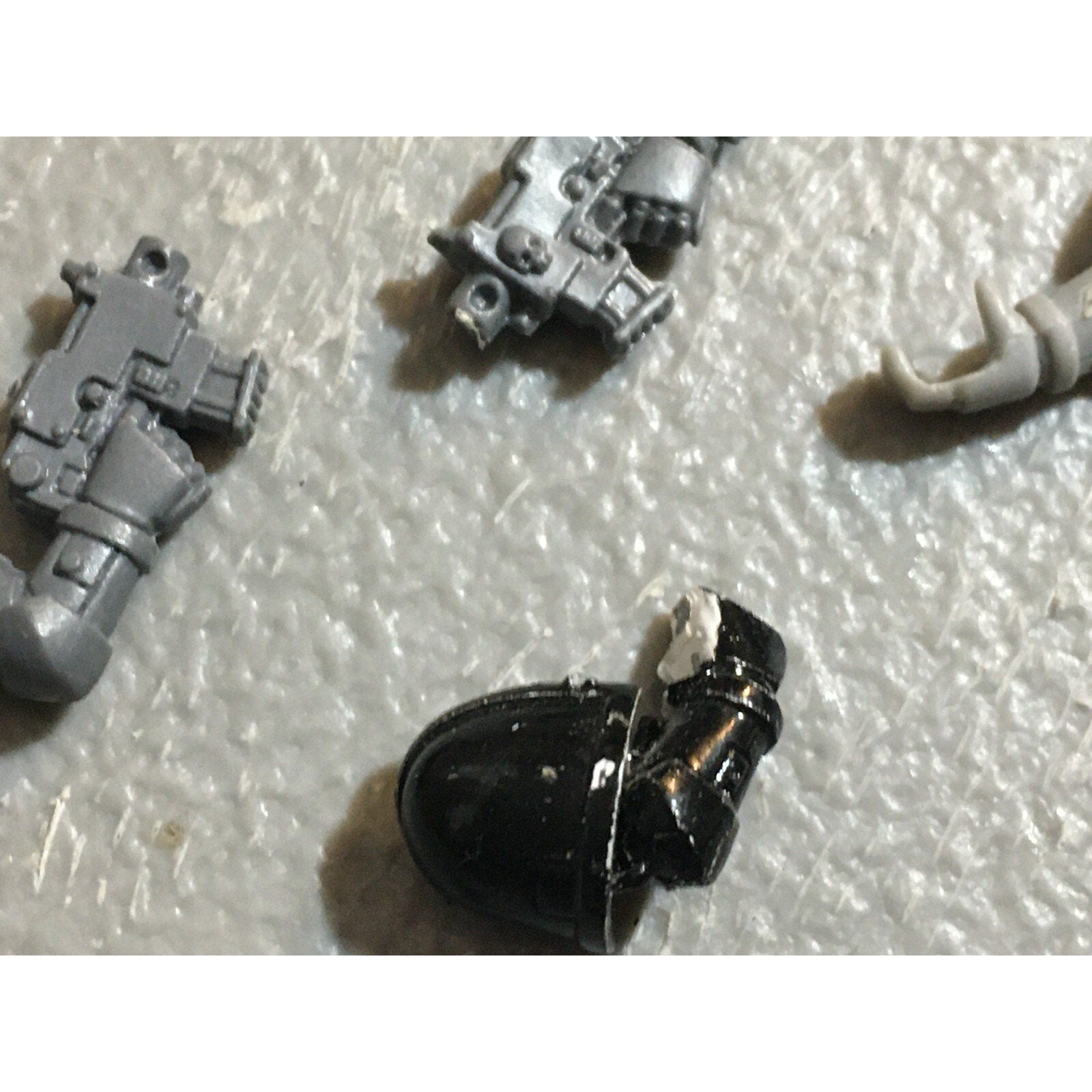 A23085 WARHAMMER 40K SPACE MARINES BITS LOT ARMS GAMES WORKSHOP GW