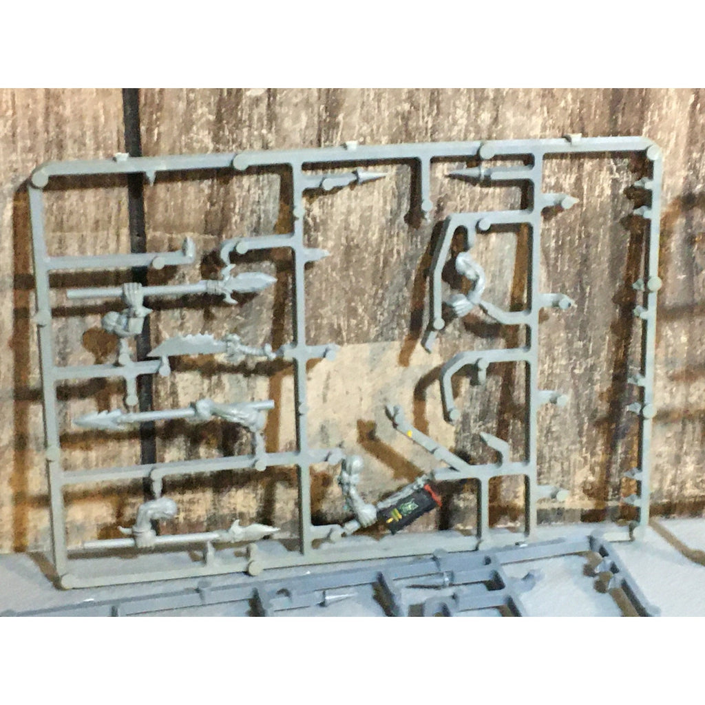 A33696 WARHAMMER FANTASY ORCS & GOBLINS BITS ON SPRUE LOT ORC BOYZ GW