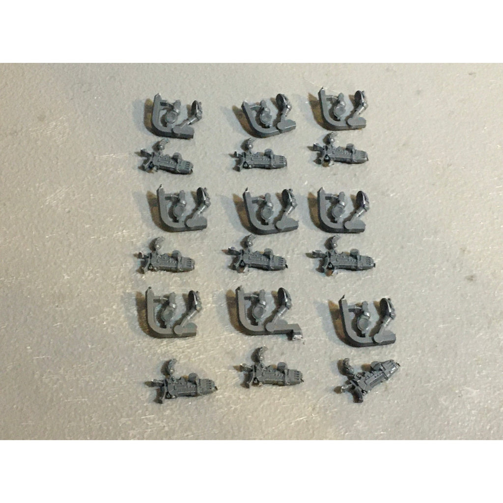 A29732 WARHAMMER 40K SPACE MARINES WOLVES BITS LOT PLAMSA GUNS W ARMS GW