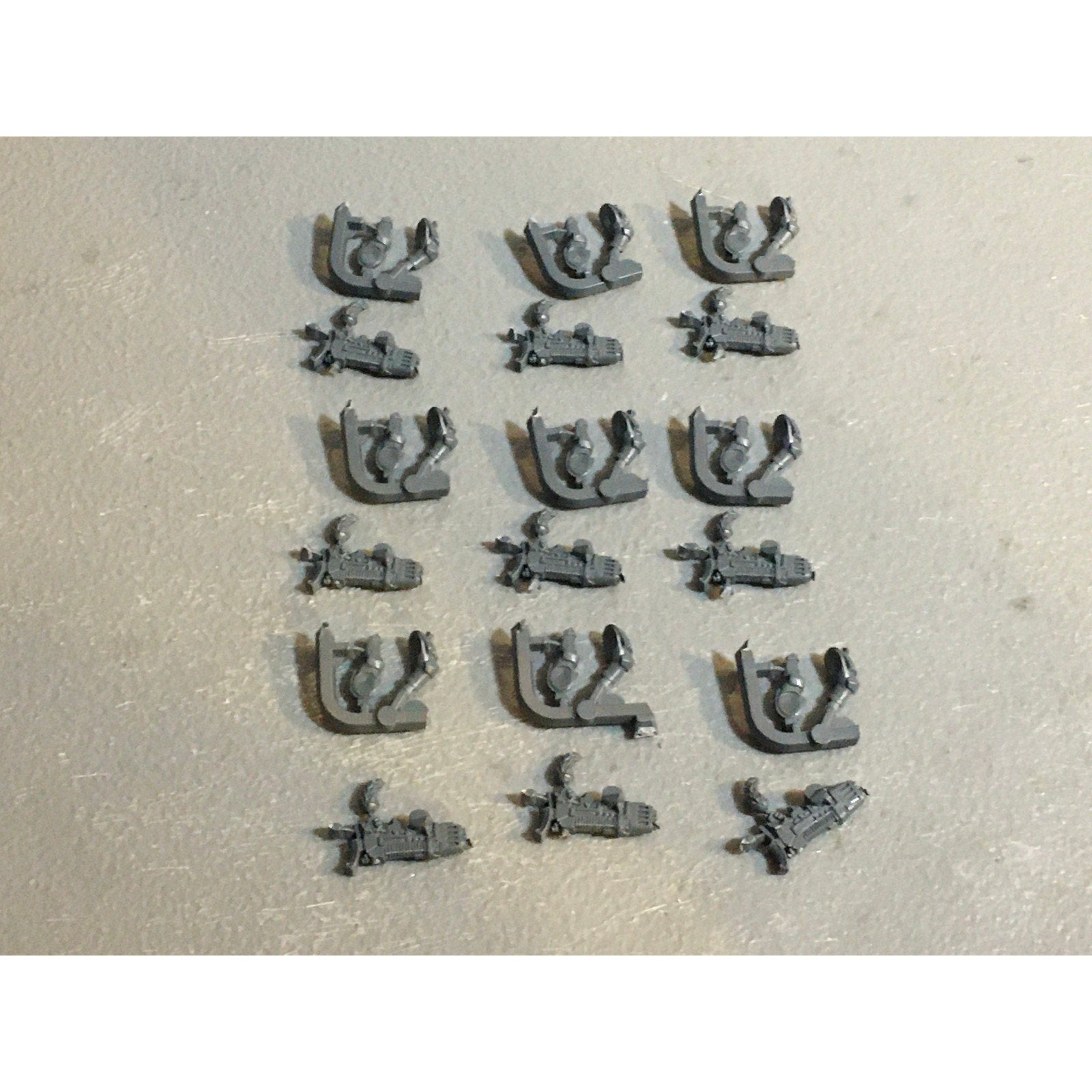 A29732 WARHAMMER 40K SPACE MARINES WOLVES BITS LOT PLAMSA GUNS W ARMS GW