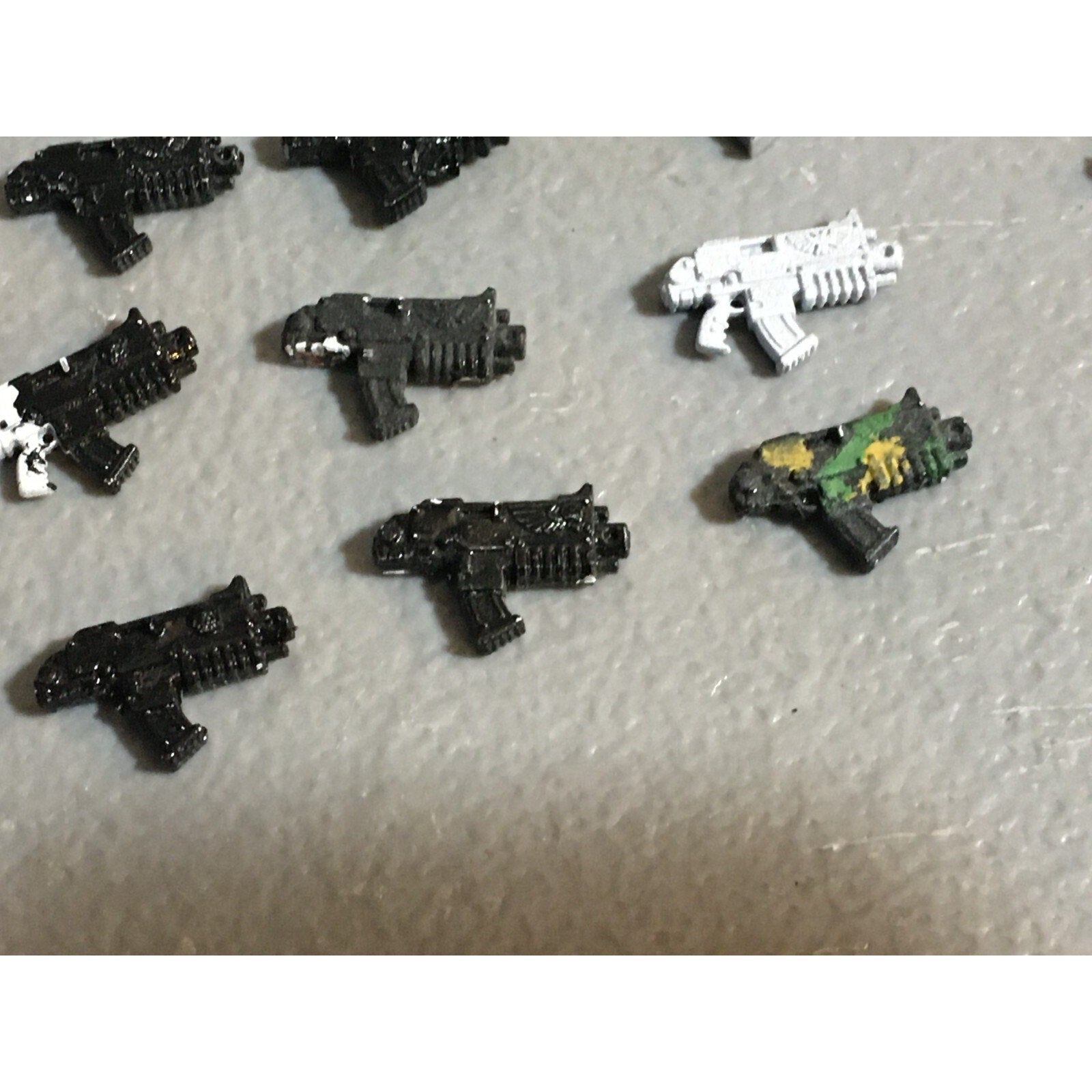 A22984 WARHAMMER 40K SPACE MARINES BITS LOT BOLTERS ARMS GW GAMES WORKSHOP