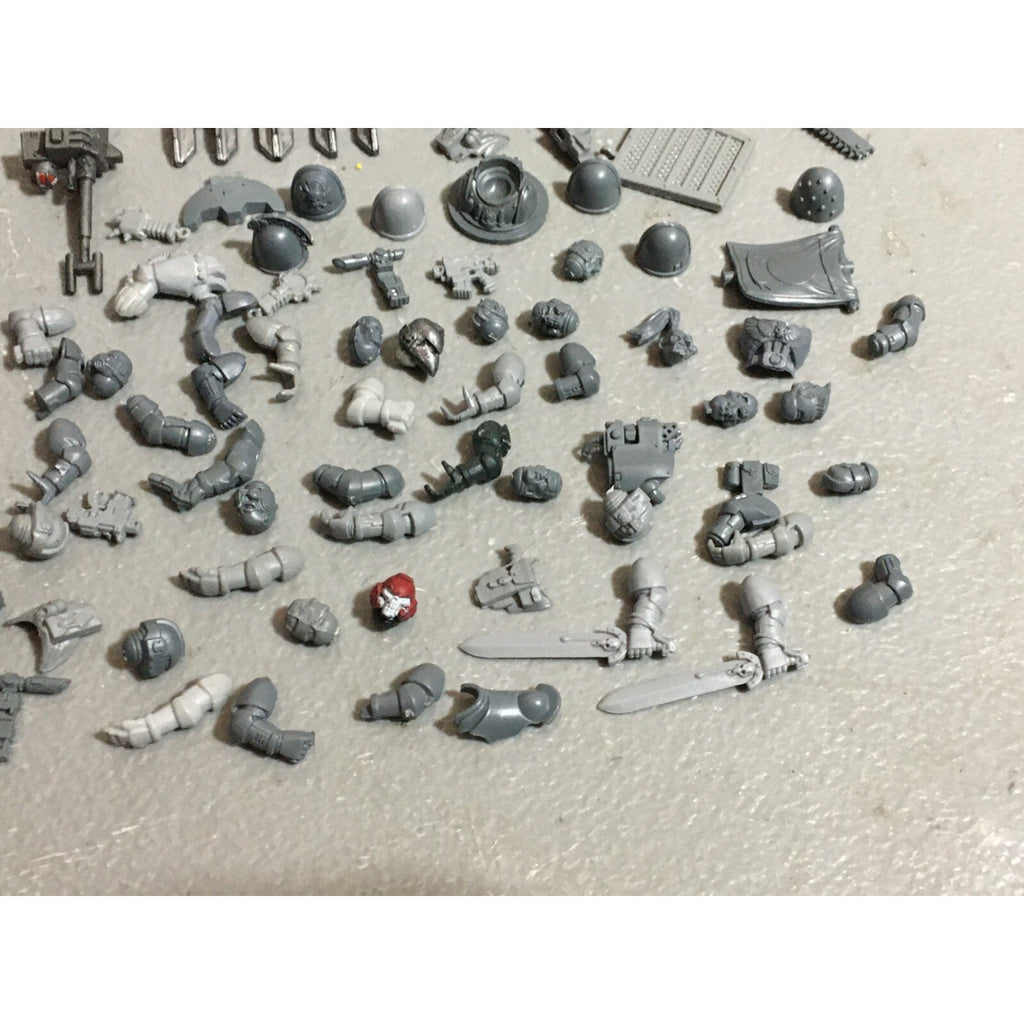 A19802 WARHAMMER 40K SPACE MARINES BITS LOT ARMS VEHICLE