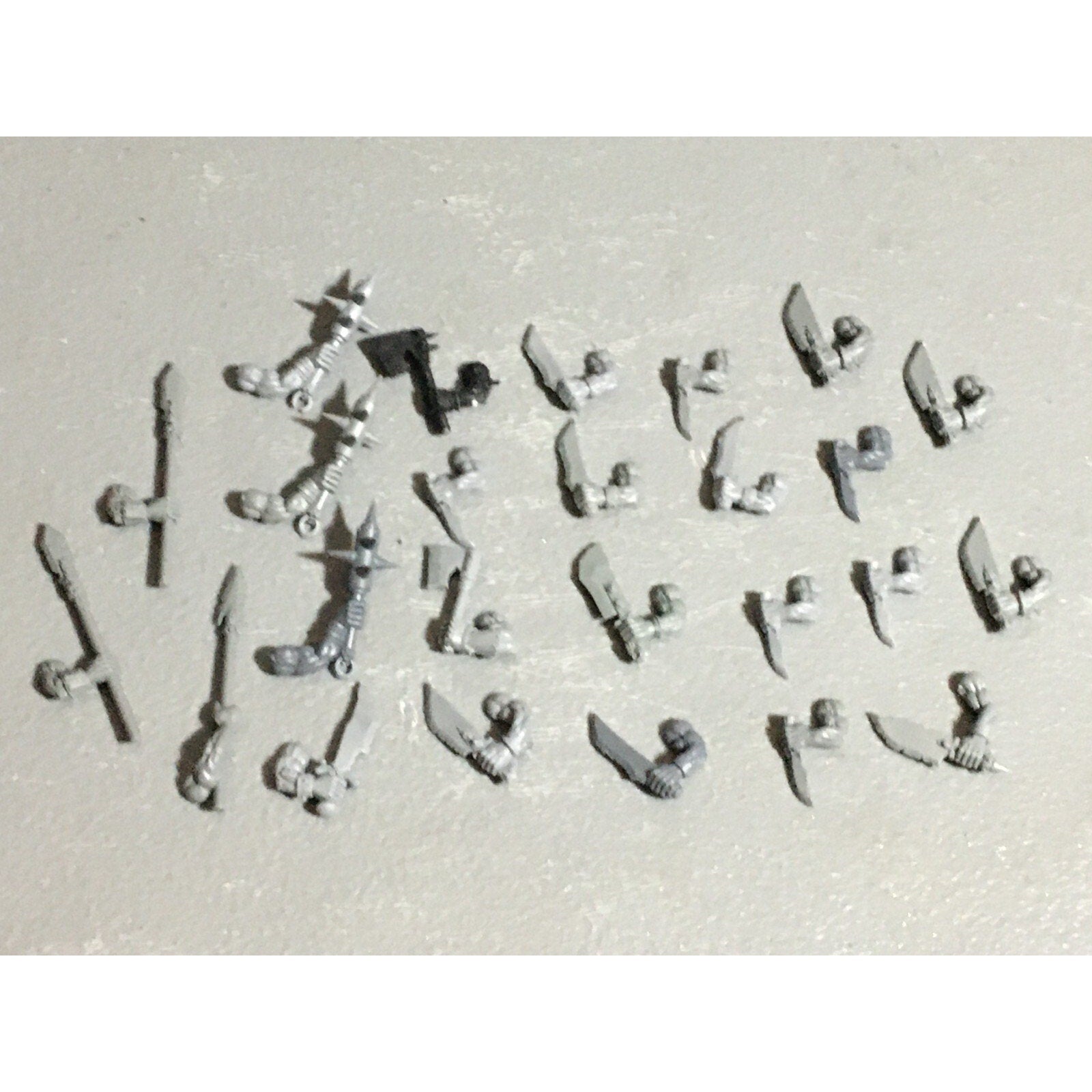 A22612 WARHAMMER FANTASY ORCS & GOBLINS BITS LOT ORC BOYZ HAND WEAPONS & SPEARS