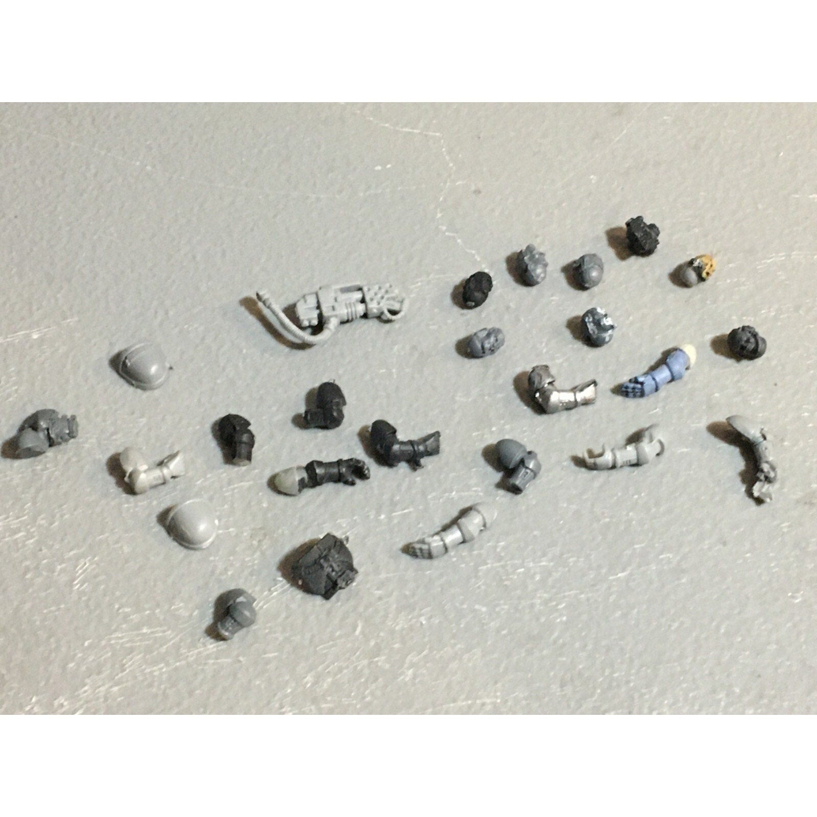A23463 WARHAMMER 40K SPACE MARINES BITS LOT ARMS HEADS GAMES WORKSHOP GW