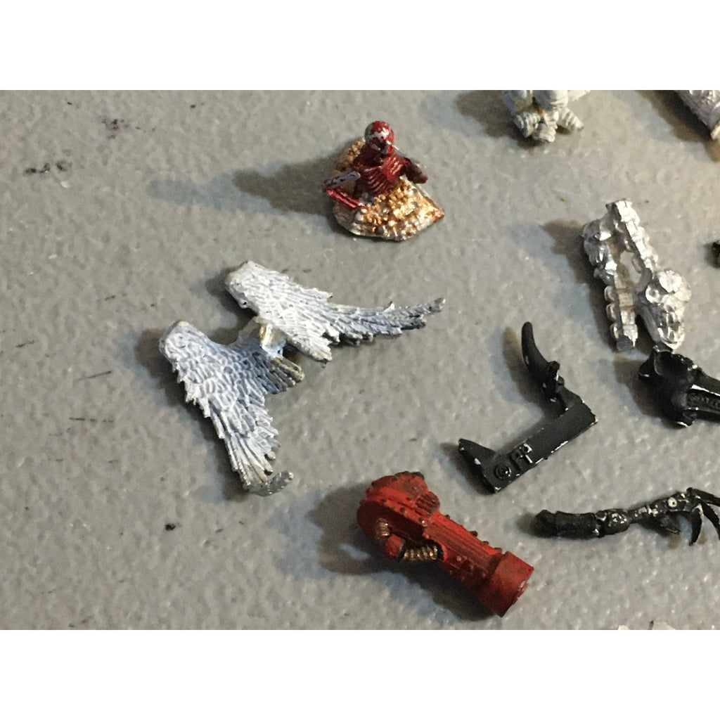 A32573 UNKNOWN MINIATURES ALL METAL BITS LOT WINGS ARM HEAD RPG TABLETOP