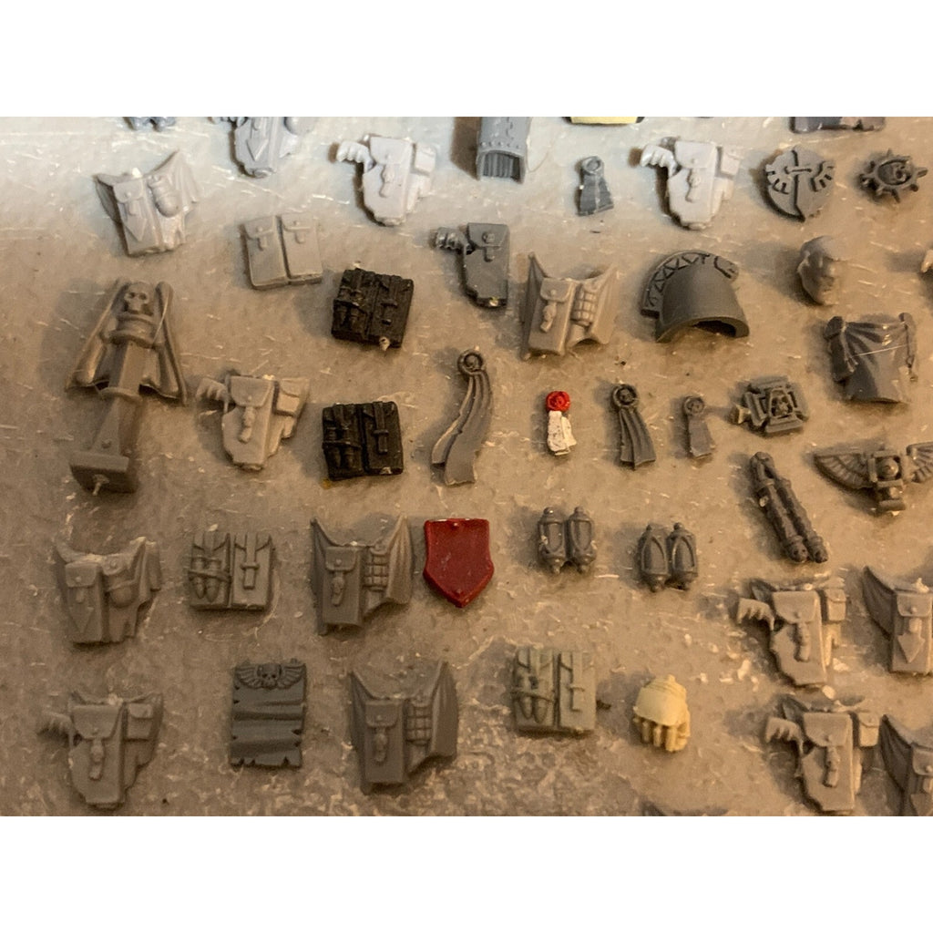 A23319 WARHAMMER 40K SPACE MARINES BITS LOT GUN HOLSTERS HIP ACCESSORIES GW