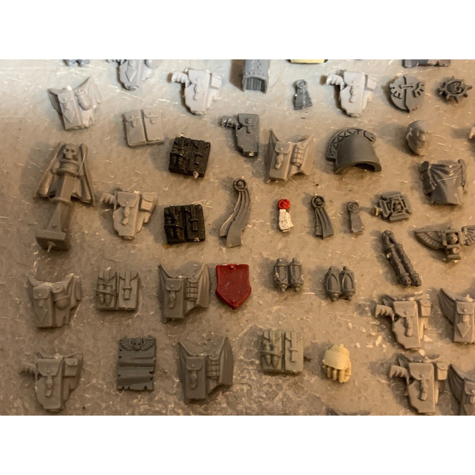 A23319 WARHAMMER 40K SPACE MARINES BITS LOT GUN HOLSTERS HIP ACCESSORIES GW