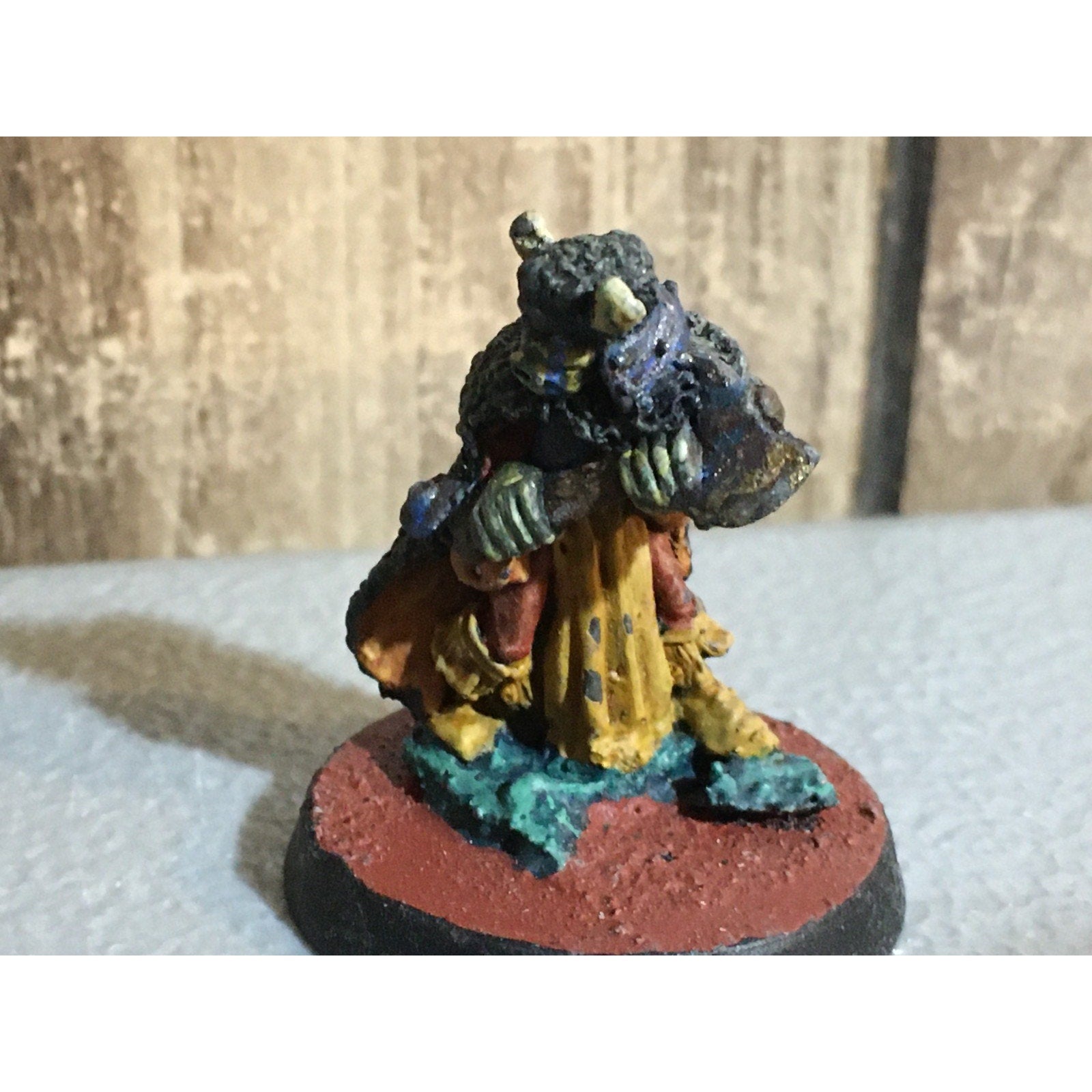 A32470 WARHAMMER FANTASY CITADEL VINTAGE HOBGOBLIN WARRIOR METAL PAINT BASE