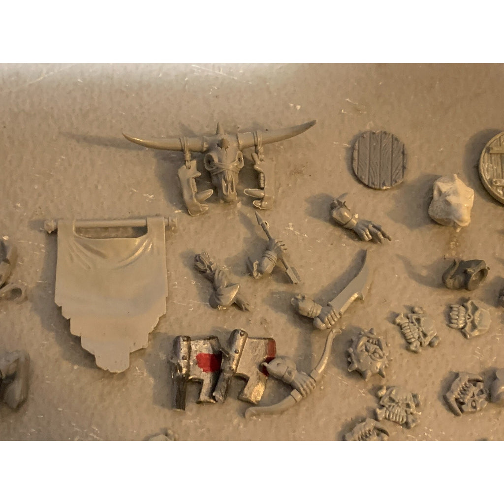 A23337 WARHAMMER FANTASY AOS ORCS GOBLINS BITS LOT SHIELDS ARMS STANDARD GW