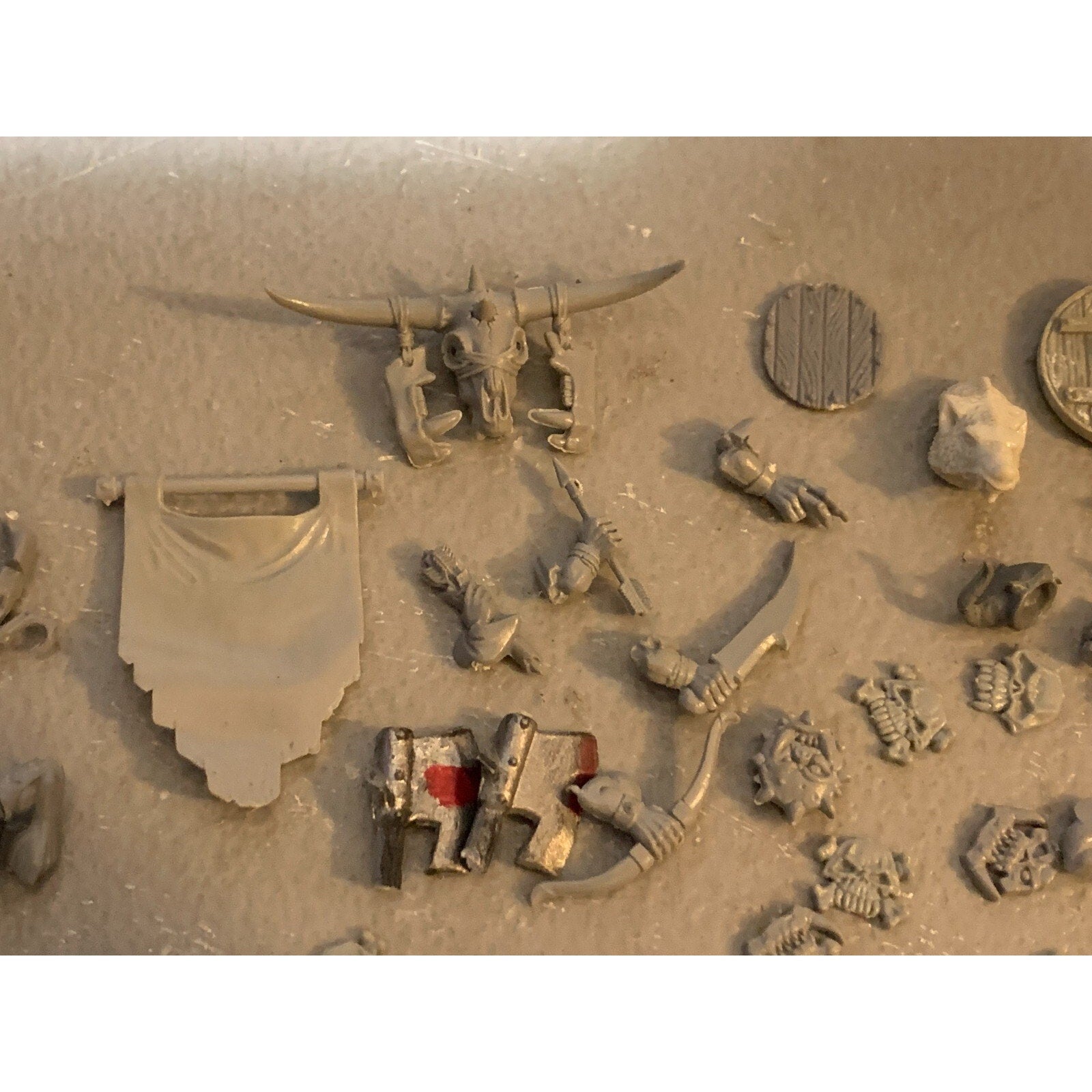 A23337 WARHAMMER FANTASY AOS ORCS GOBLINS BITS LOT SHIELDS ARMS STANDARD GW