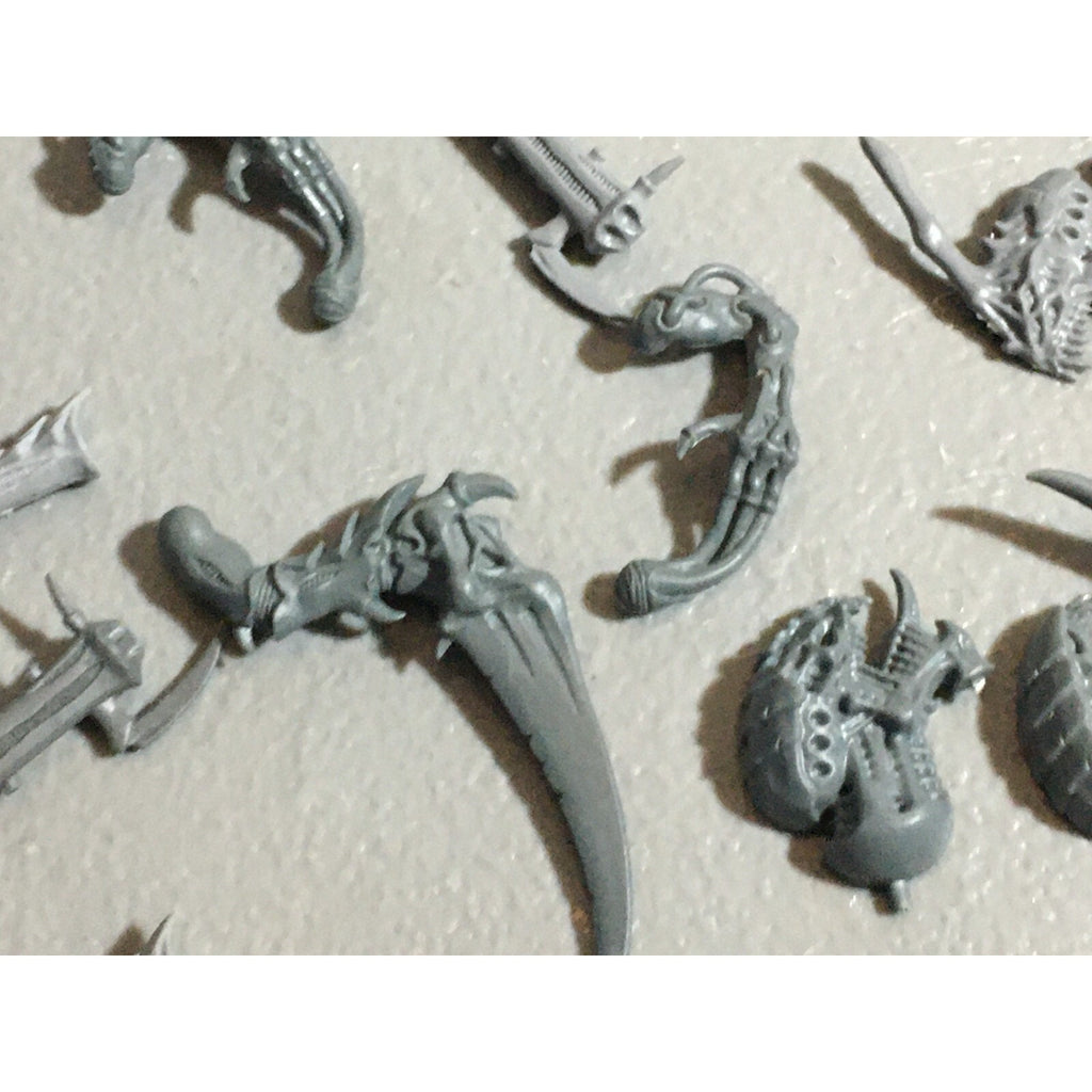 A22313 WARHAMMER 40K TYRANIDS BITS LOT MIXED GAMES WORKSHOP GW