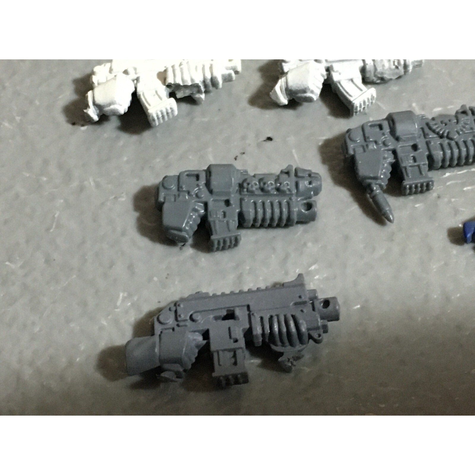 A22267 WARHAMMER 40K SPACE MARINES BITS LOT BOLTERS ARMS GAMES WORKSHOP GW