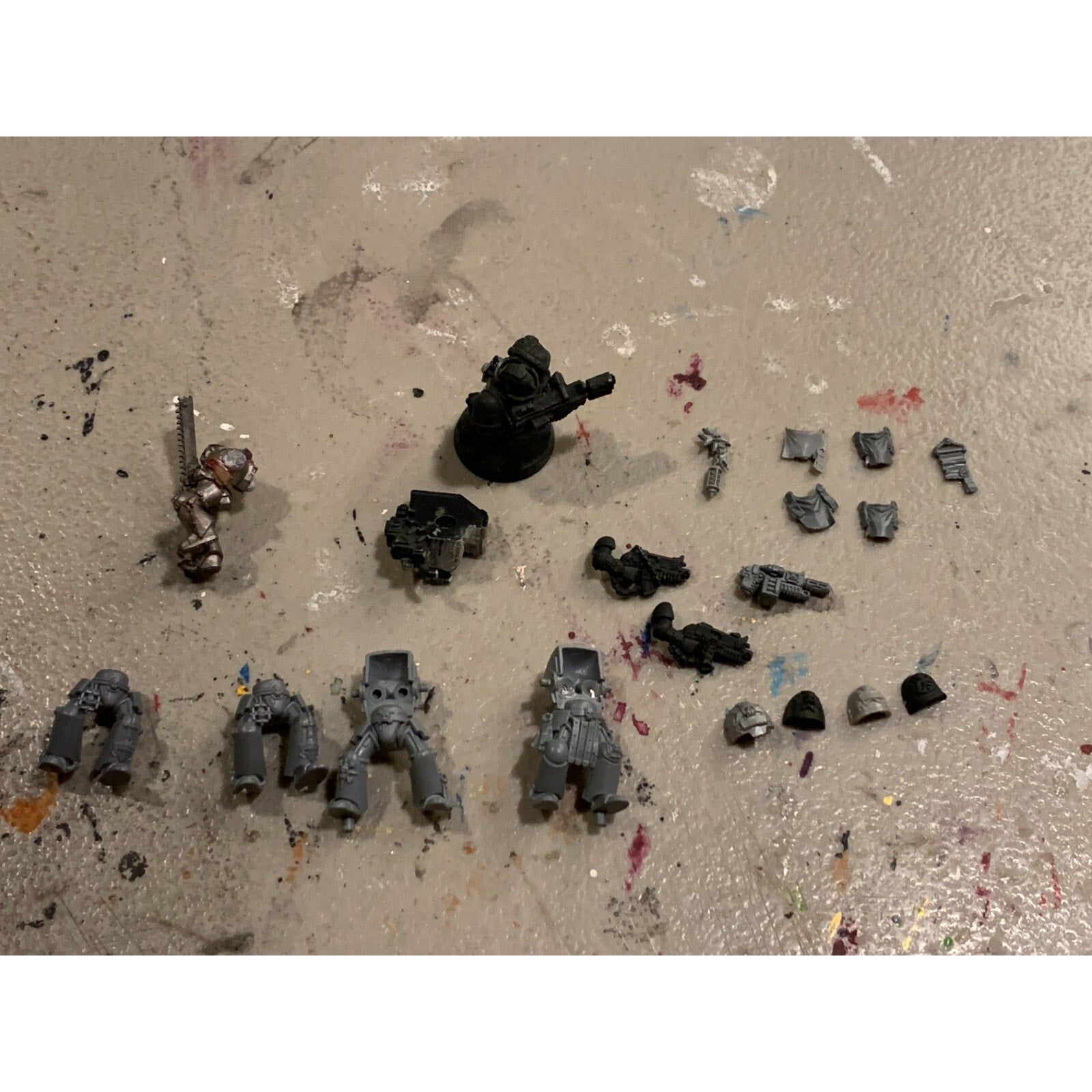 A23196 WARHAMMER 40K SPACE MARINES BLACK TEMPLARS INCOMPLETE BITS LOT ONE METAL