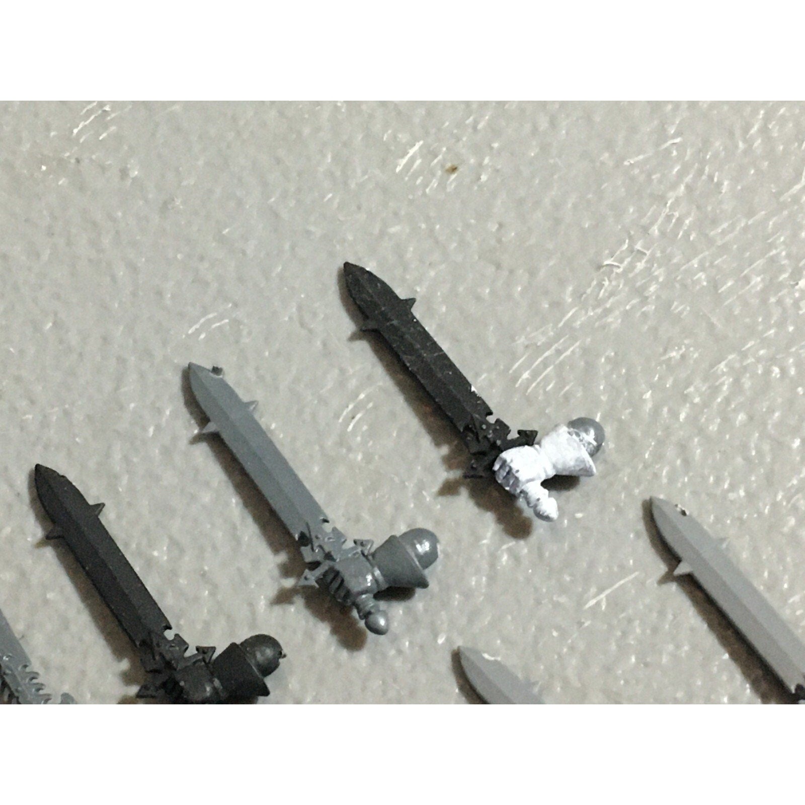 A22220 WARHAMMER FANTASY CHAOS MORTALS BITS LOT SWORD HANDS GAMES WORKSHOP