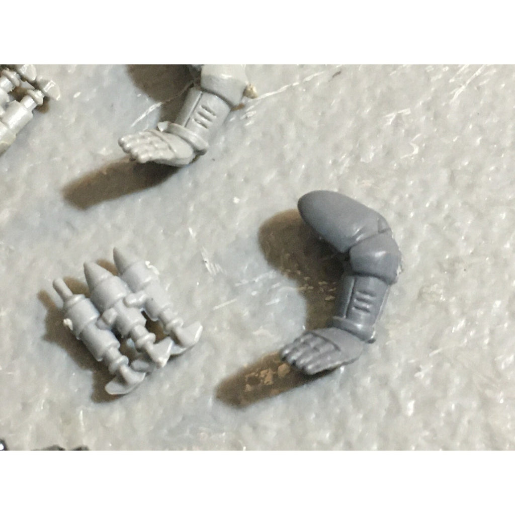 A23087 WARHAMMER 40K SPACE MARINES BITS LOT MISSILE LAUNCHERS GAMES WORKSHOP GW