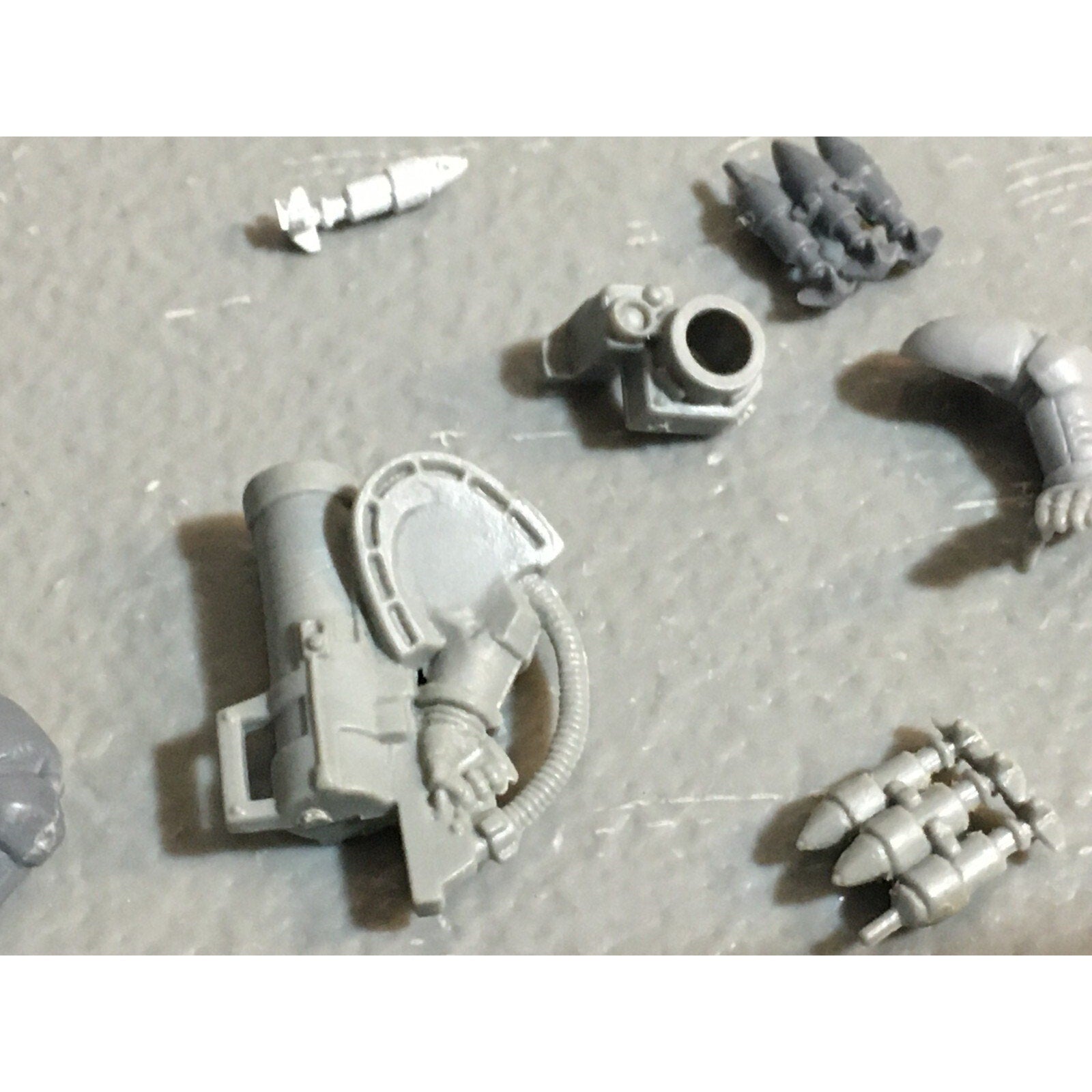 A23087 WARHAMMER 40K SPACE MARINES BITS LOT MISSILE LAUNCHERS GAMES WORKSHOP GW