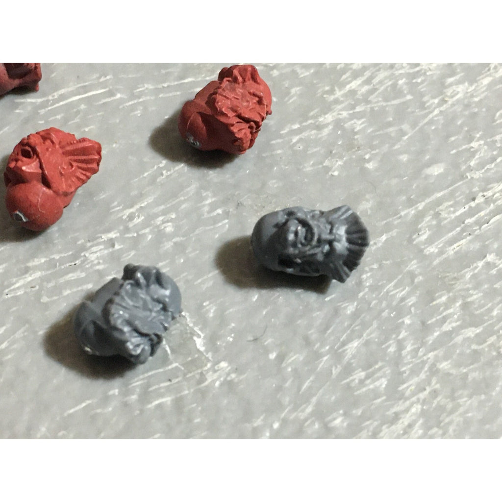 A22548 WARHAMMER 40K SPACE MARINES WOLVES BITS LOT HEADS GAMES WORKSHOP GW