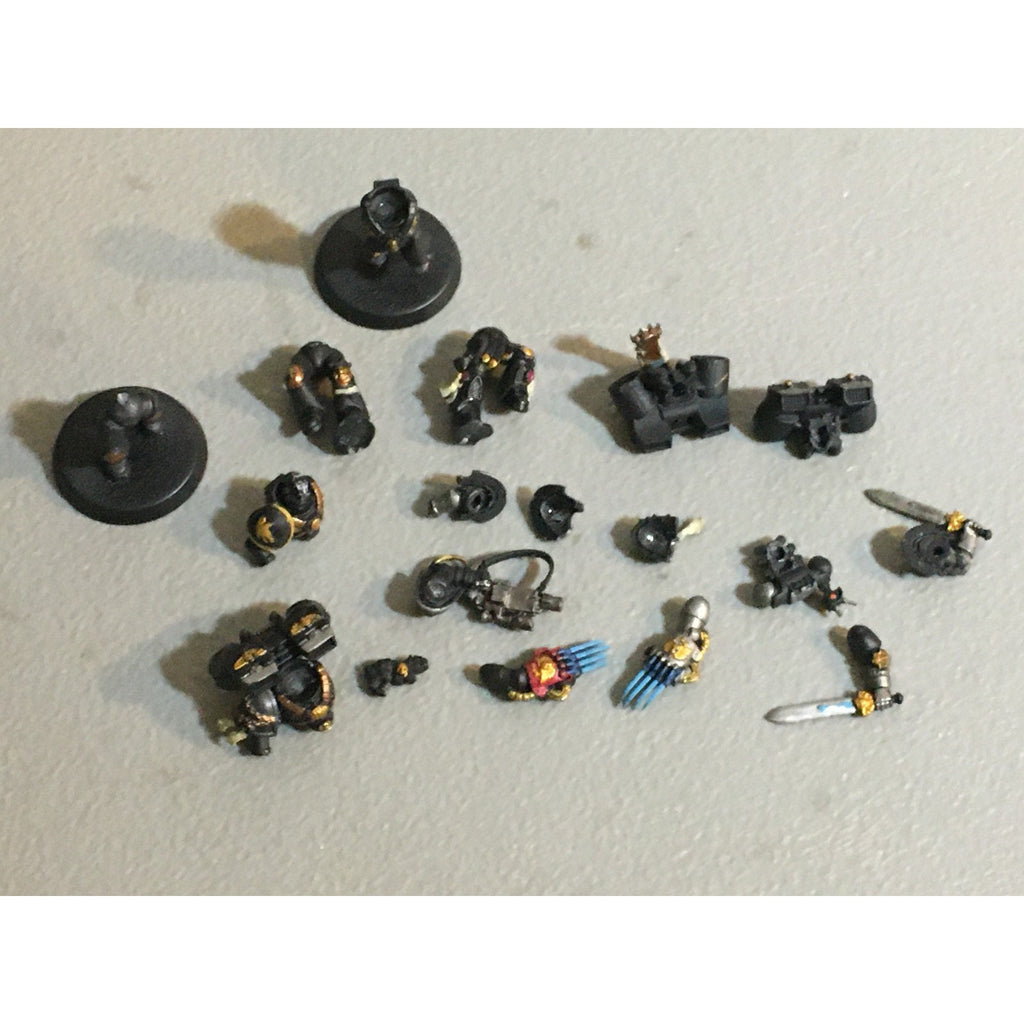 A33581 WARHAMMER 40K SPACE MARINES BITS LOT JUMP LEGS CHEST ARMS GW