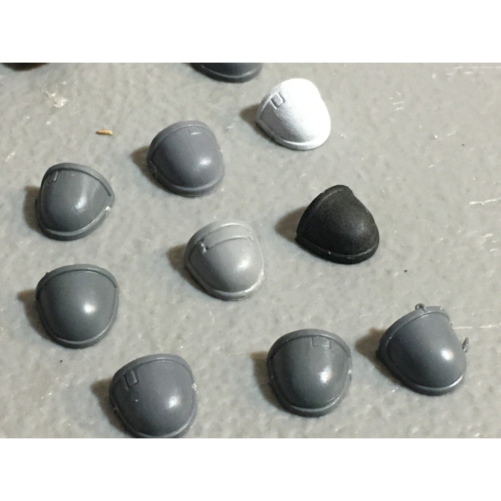 A22964 WARHAMMER 40K SPACE MARINES BITS LOT SHOULDER PADS GAMES WORKSHOP GW