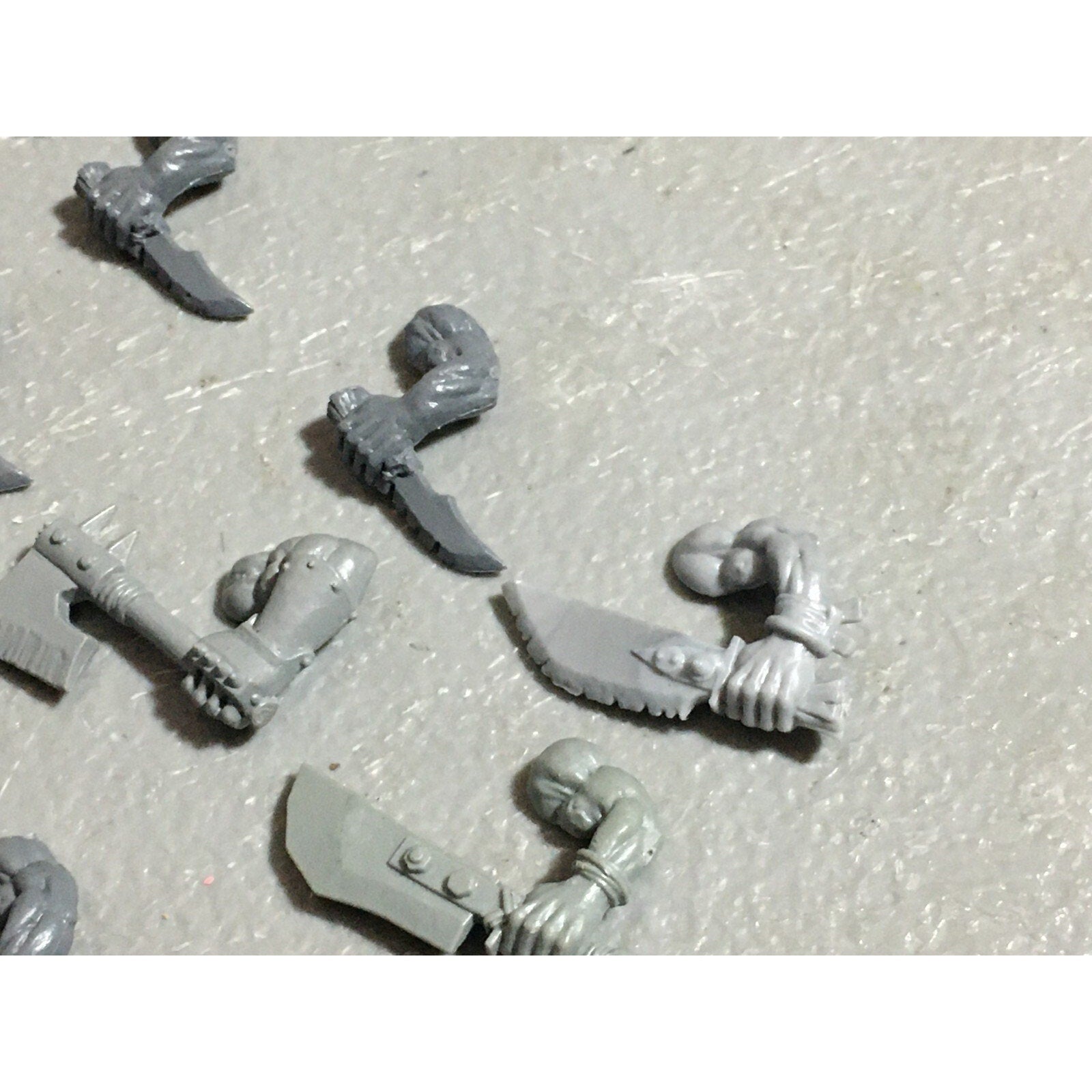 A22610 WARHAMMER FANTASY ORCS & GOBLINS BITS LOT ORC BOYZ HAND WEAPONS GW