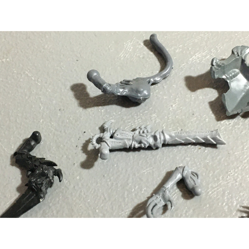 A22317 WARHAMMER 40K TYRANIDS BITS LOT MIXED GAMES WORKSHOP GW