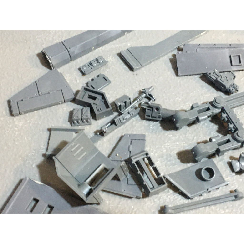 A24530 WARHAMMER 40K SPACE MARINES BITS LOT TANK ARMS OATHS GW