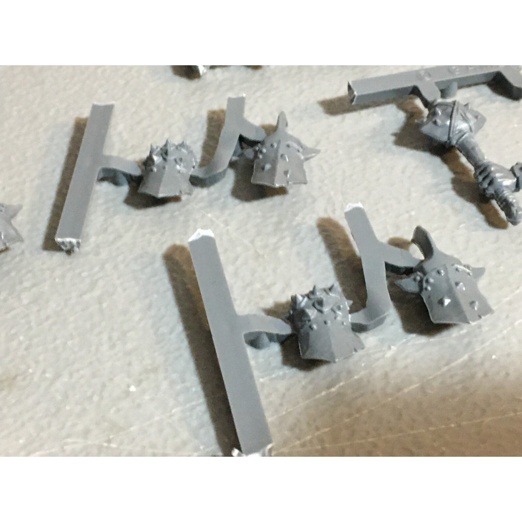 A23588 WARHAMMER AOS FANTASY OGRE KINGDOMS MAWTRIBES BITS ON SPRUE LOT HANDS GW